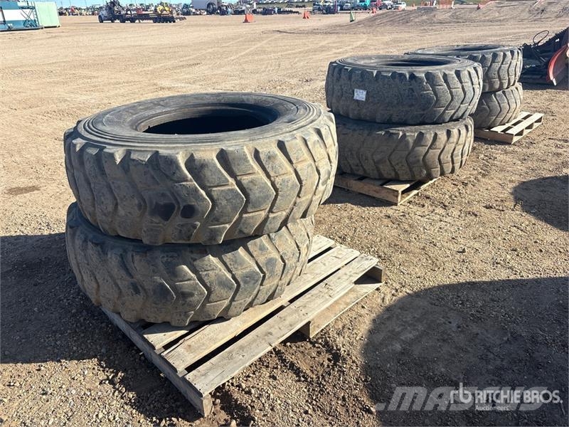 Quantity of (6) 17.5R25 Tires Gume, točkovi i felne