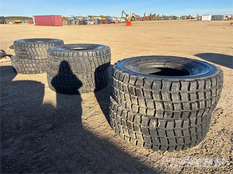 Quantity of (6) 17.5R25 Tires Gume, točkovi i felne
