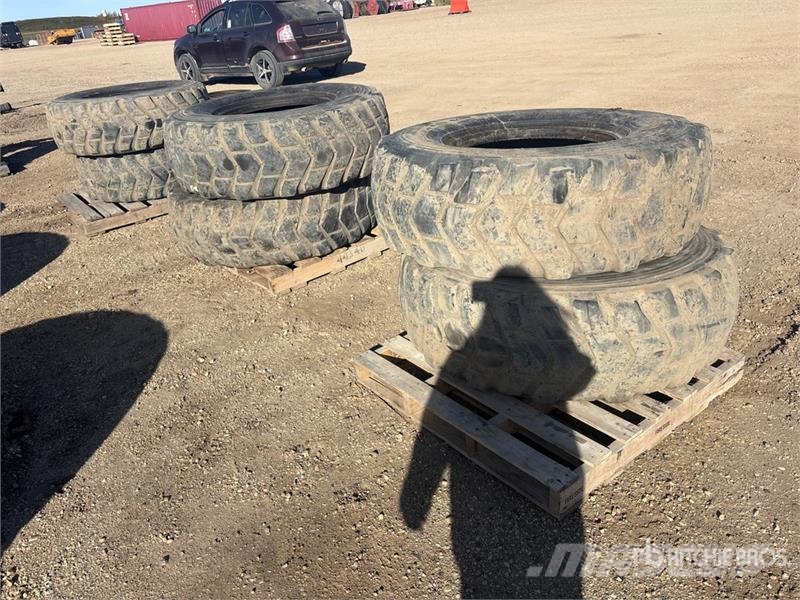 Quantity of (6) 17.5R25 Tires Gume, točkovi i felne