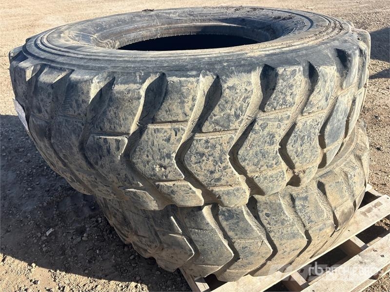 Quantity of (6) 17.5R25 Tires Gume, točkovi i felne