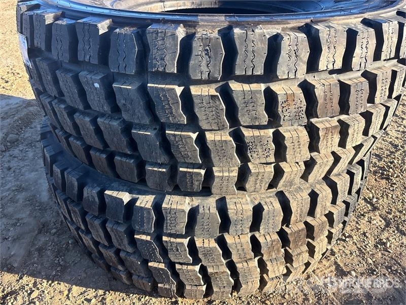 Quantity of (6) 17.5R25 Tires Gume, točkovi i felne