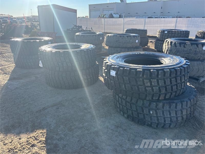 Quantity of (6) 17.5R25 Tires Gume, točkovi i felne