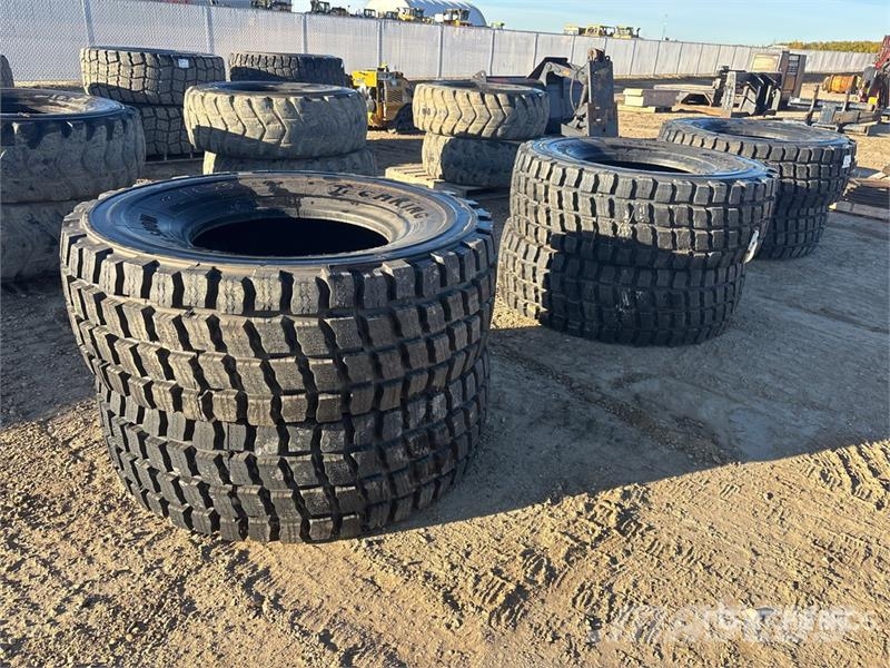 Quantity of (6) 17.5R25 Tires Gume, točkovi i felne