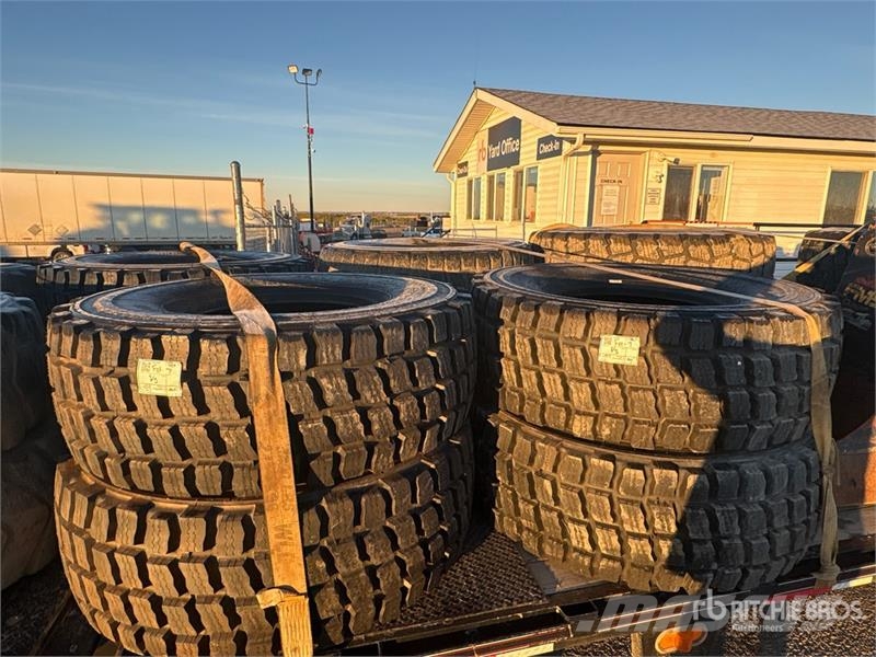 Quantity of (6) 17.5R25 Tires Gume, točkovi i felne