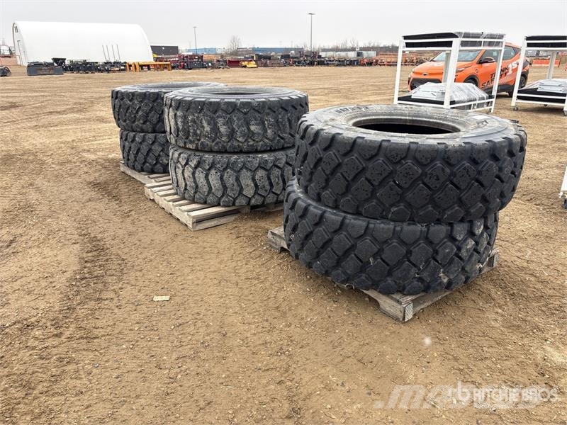 Quantity of (6) 17.5R25 Tires الإطارات والعجلات والحافات