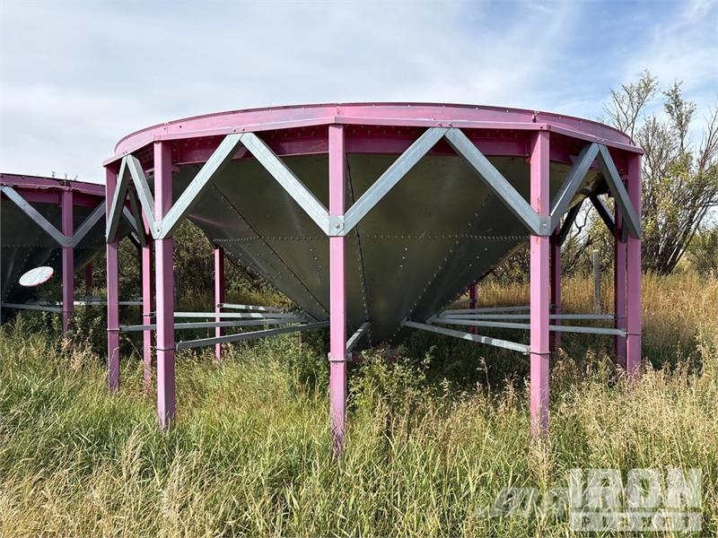  Quantity of (6) 19 Ft Grain Hopper Bottom Trichter und Silos