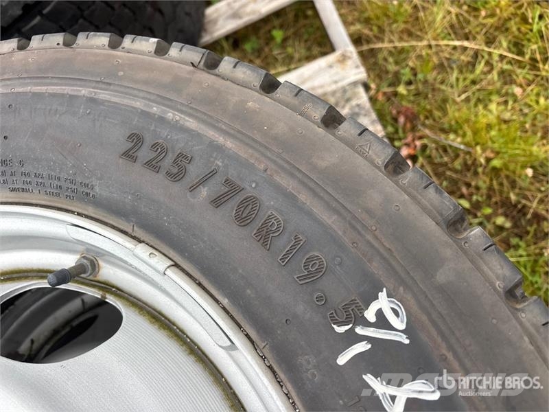 Quantity of (6) 225/70R19.5 Miscellaneous Tires Tyres, wheels and rims