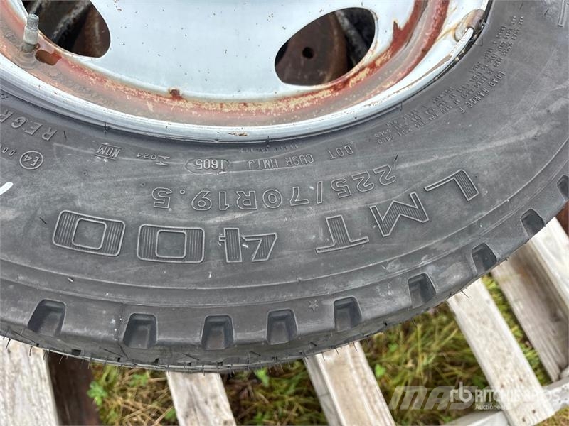 Quantity of (6) 225/70R19.5 Miscellaneous Tires Tyres, wheels and rims