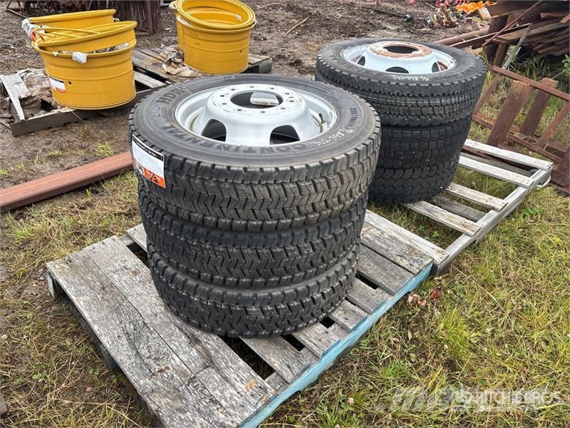 Quantity of (6) 225/70R19.5 Miscellaneous Tires Tyres, wheels and rims