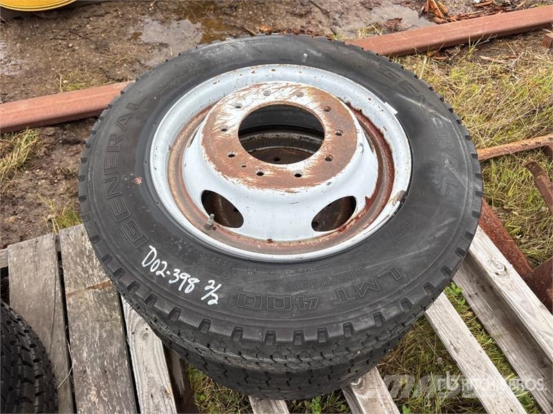Quantity of (6) 225/70R19.5 Miscellaneous Tires Tyres, wheels and rims