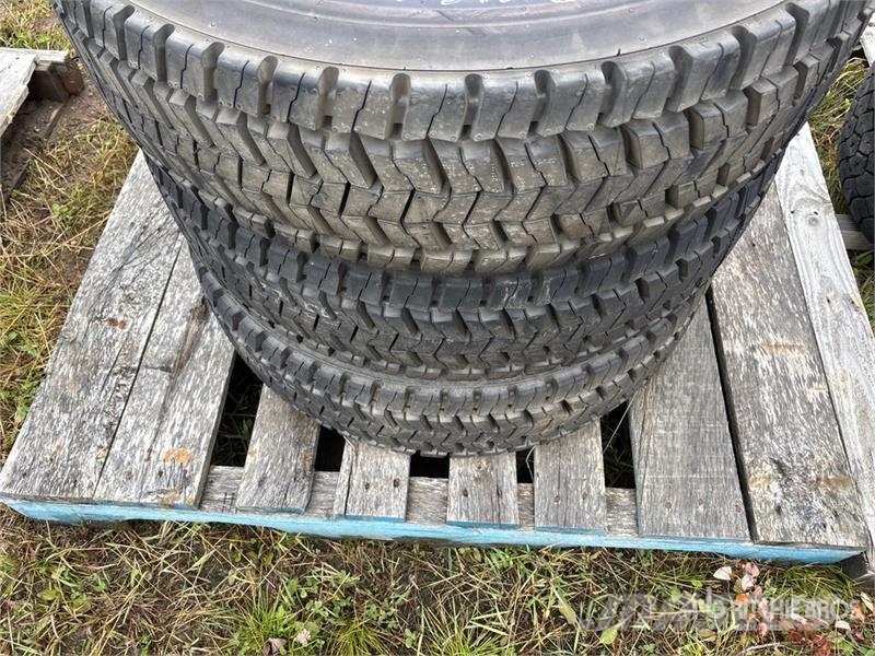 Quantity of (6) 225/70R19.5 Miscellaneous Tires Tyres, wheels and rims