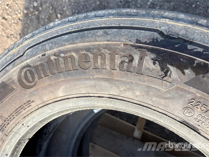 Quantity of (6) 225/70R19.5 Tires (Unused) Gume, kolesa in platišča