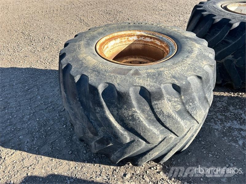 Quantity of (6) 48x31.00-20 Floatation Rims & Tire Gume, točkovi i felne