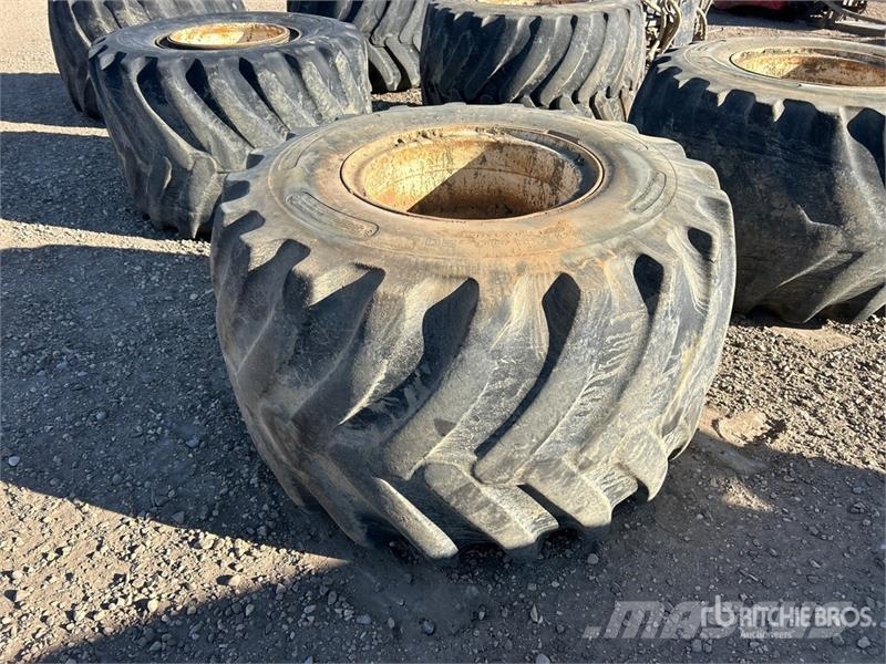 Quantity of (6) 48x31.00-20 Floatation Rims & Tire Gume, točkovi i felne