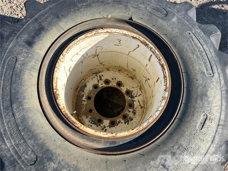 Quantity of (6) 48x31.00-20 Floatation Rims & Tire Gume, točkovi i felne