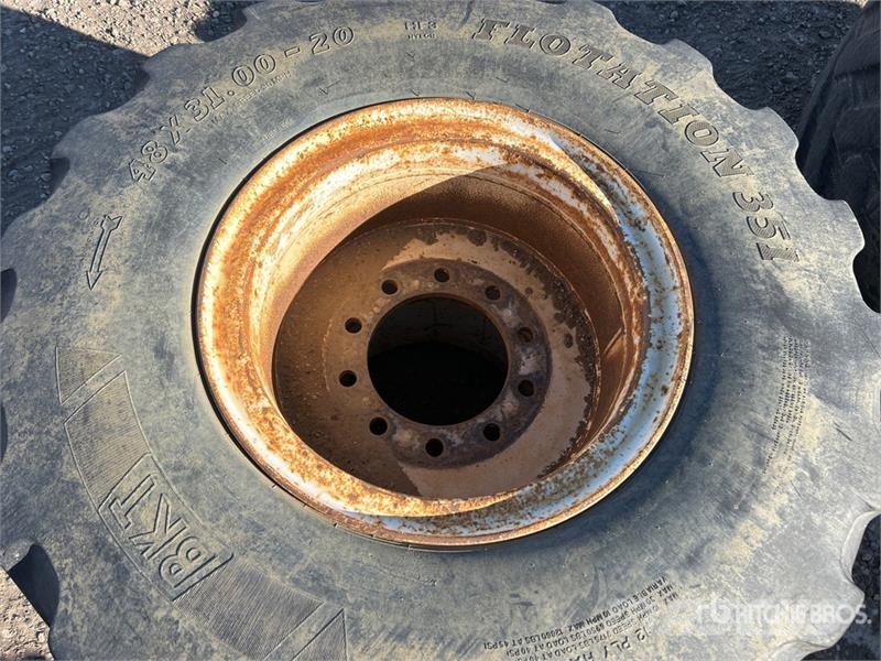 Quantity of (6) 48x31.00-20 Floatation Rims & Tire Gume, točkovi i felne