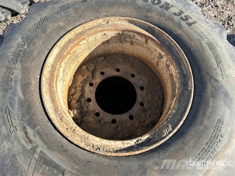 Quantity of (6) 48x31.00-20 Floatation Rims & Tire Gume, točkovi i felne