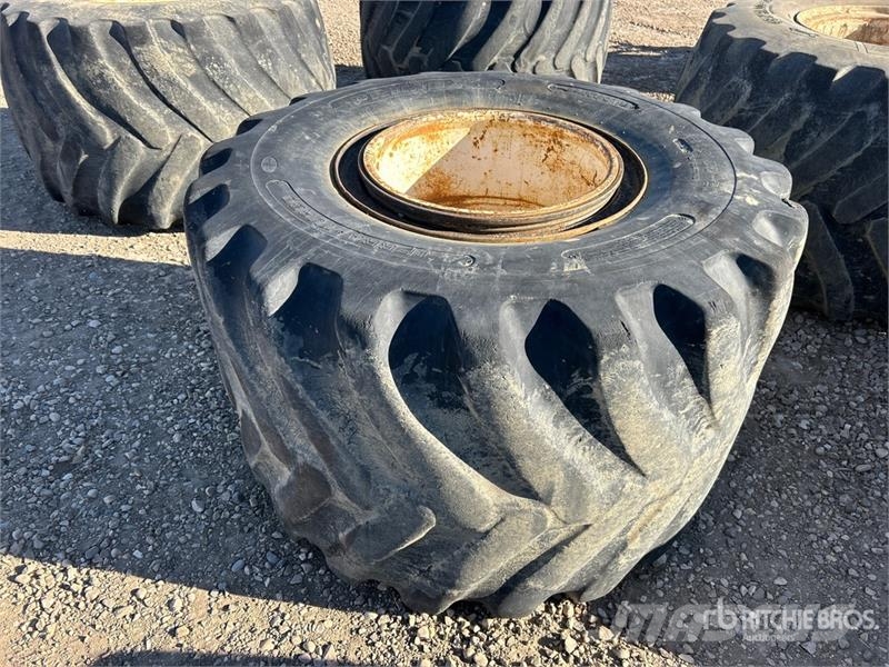 Quantity of (6) 48x31.00-20 Floatation Rims & Tire Gume, točkovi i felne