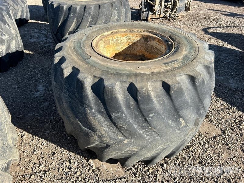 Quantity of (6) 48x31.00-20 Floatation Rims & Tire Gume, točkovi i felne
