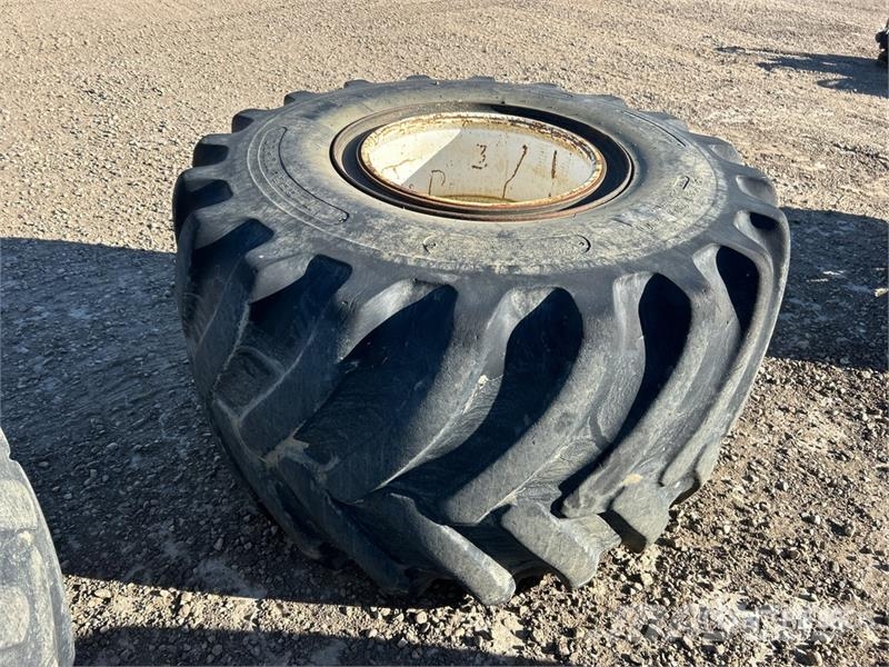 Quantity of (6) 48x31.00-20 Floatation Rims & Tire Gume, točkovi i felne
