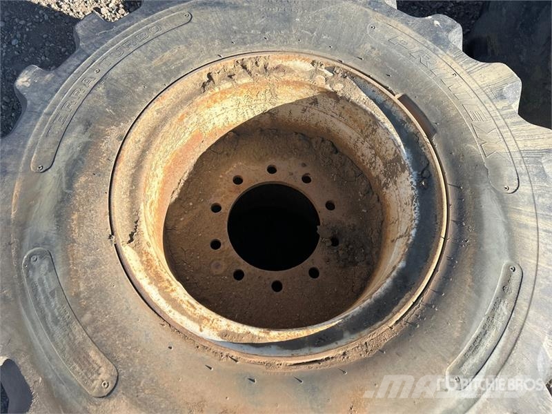 Quantity of (6) 48x31.00-20 Floatation Rims & Tire Gume, točkovi i felne