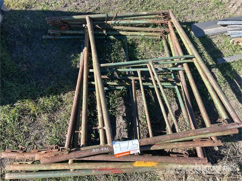 Quantity of (6) 5 Ft Livestock Panel Оборудование для животноводческих ферм