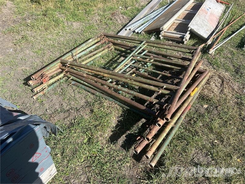 Quantity of (6) 5 Ft Livestock Panel Оборудование для животноводческих ферм