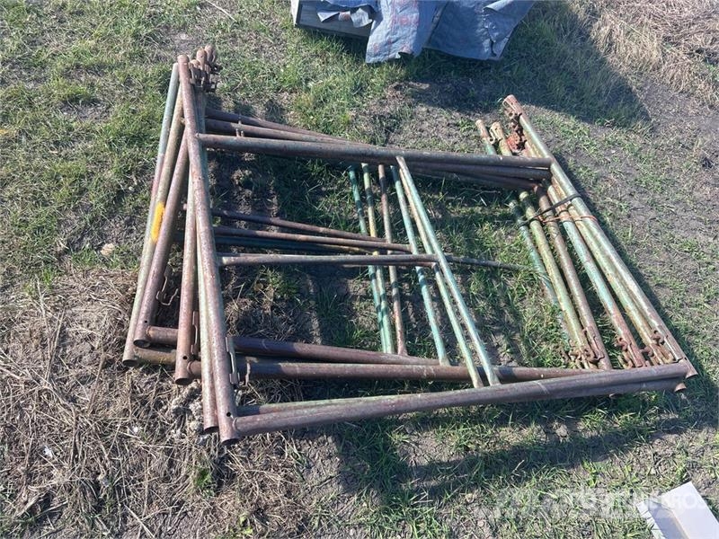 Quantity of (6) 5 Ft Livestock Panel Оборудование для животноводческих ферм