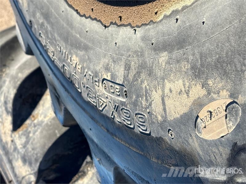Quantity of (6) 66/43.00x25 Tires - Fits Floater B Gume, točkovi i felne