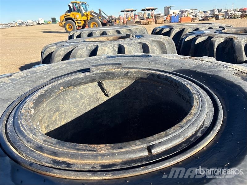 Quantity of (6) 66/43.00x25 Tires - Fits Floater B Gume, točkovi i felne