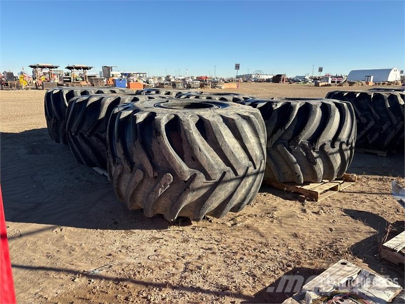 Quantity of (6) 66/43.00x25 Tires - Fits Floater B Gume, točkovi i felne