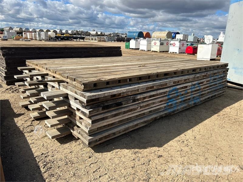  Quantity of (6) 8 ft x 12 ft Wood Access Mats ملحقات وقطع غيار معدات الحفر