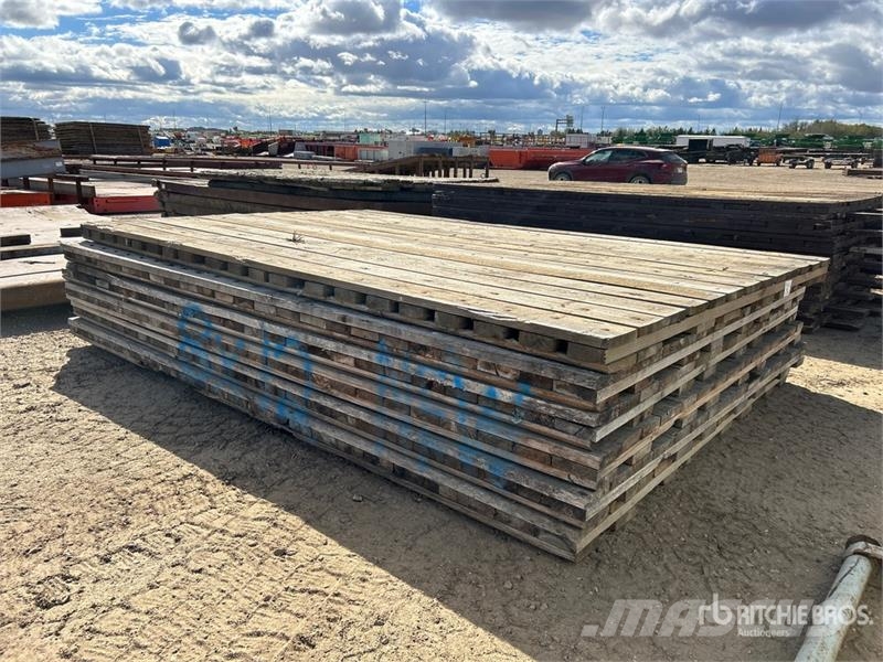  Quantity of (6) 8 ft x 12 ft Wood Access Mats ملحقات وقطع غيار معدات الحفر