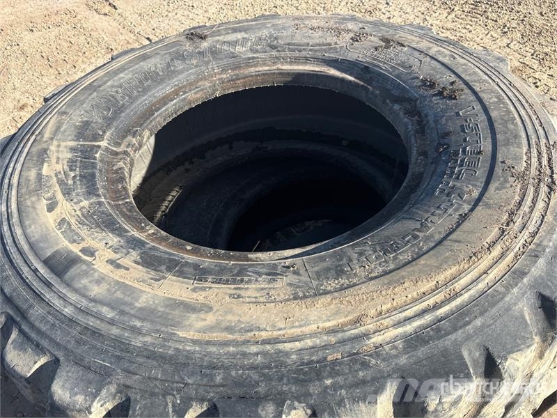 Quantity of (6) Bridgestone 17.5R25 Tires Padangos, ratai ir ratlankiai