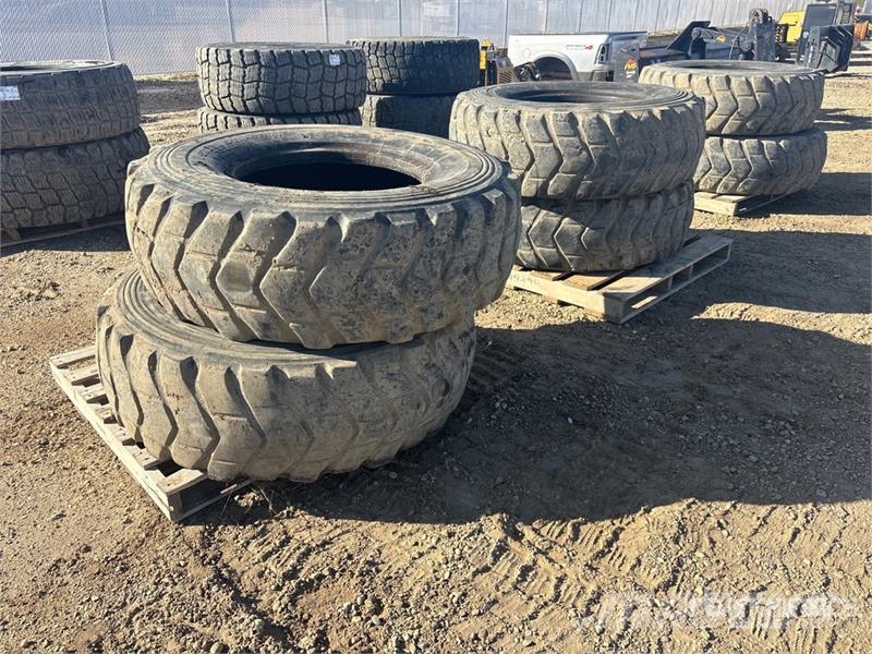 Quantity of (6) Bridgestone 17.5R25 Tires Padangos, ratai ir ratlankiai