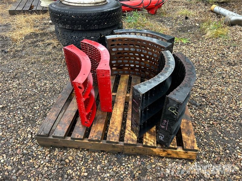 Quantity of (6) Combine Concave - Fits Case IH Mähdrescher