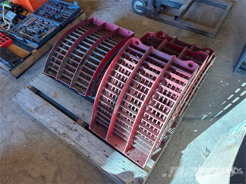  Quantity of (6) Combine Concave حصادات
