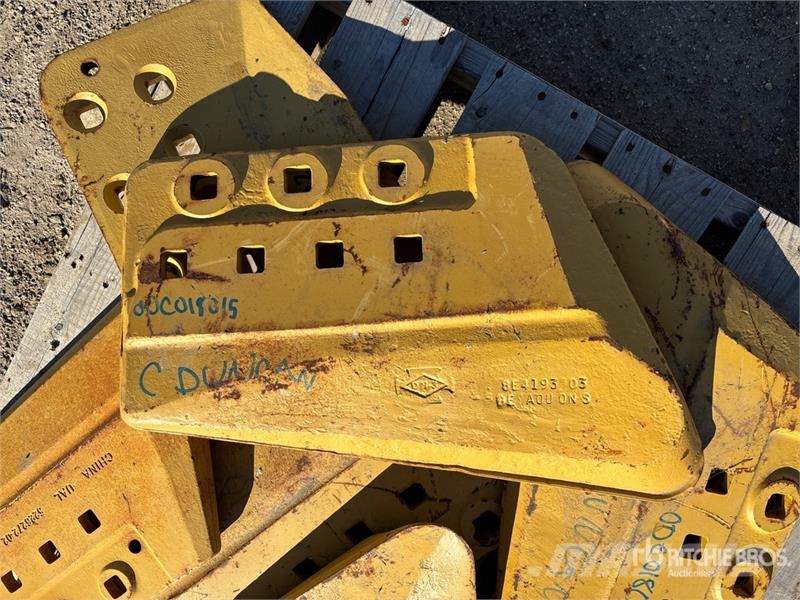 Quantity of (6) Dozer End Bit (Unused) - Fits Cate Andre komponenter