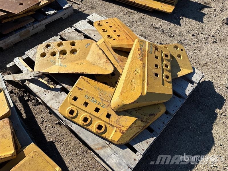 Quantity of (6) Dozer End Bit (Unused) - Fits Cate Andre komponenter
