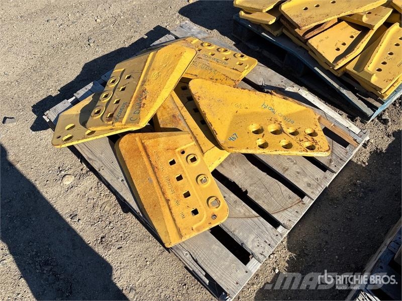 Quantity of (6) Dozer End Bit (Unused) - Fits Cate Andre komponenter