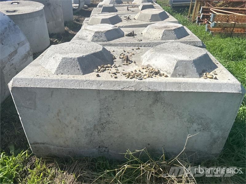Quantity of (6) Heavy Duty Concrete Blocks Drugi deli
