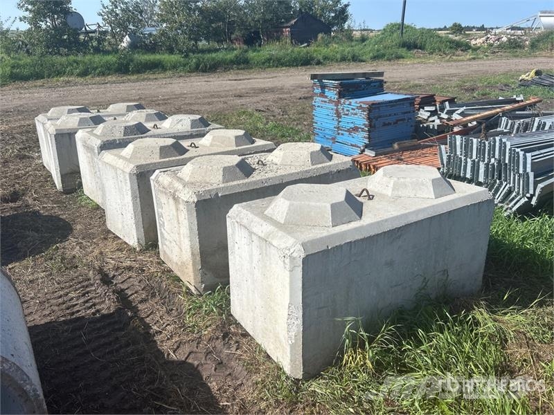 Quantity of (6) Heavy Duty Concrete Blocks Drugi deli