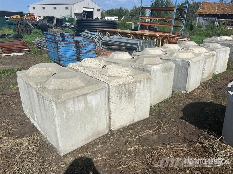 Quantity of (6) Heavy Duty Concrete Blocks Drugi deli