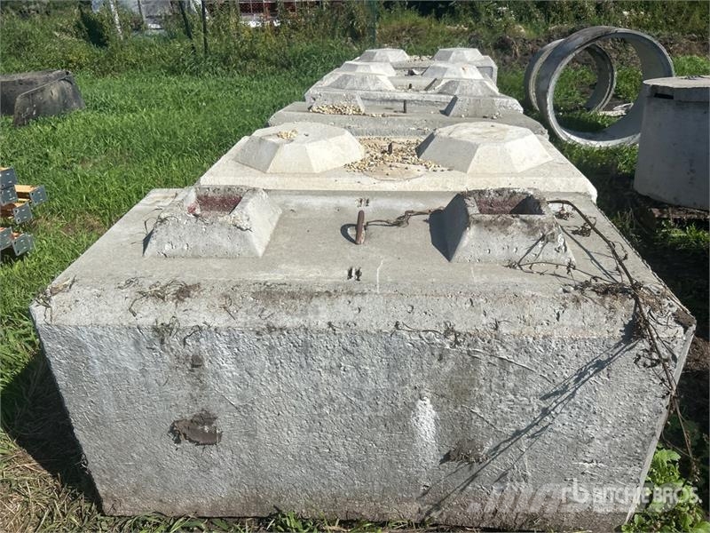 Quantity of (6) Heavy Duty Concrete Blocks Drugi deli