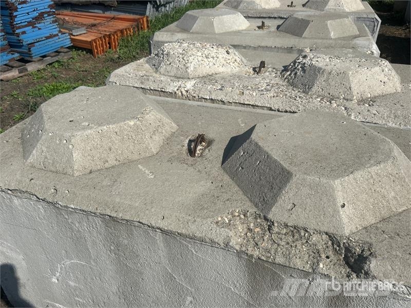 Quantity of (6) Heavy Duty Concrete Blocks Drugi deli