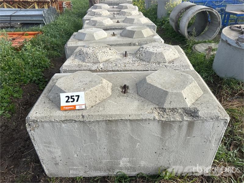 Quantity of (6) Heavy Duty Concrete Blocks Ďalšie komponenty