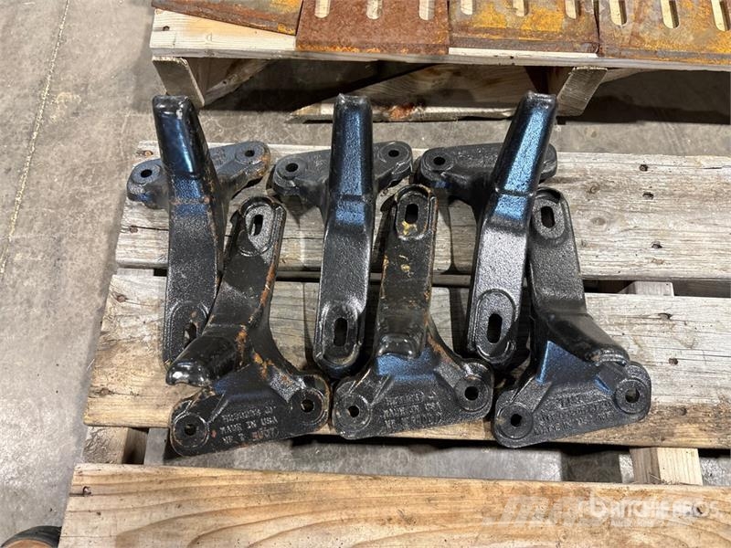  Quantity of (6) John Deere TriStream Rotor Separat Kiti naudoti statybos komponentai
