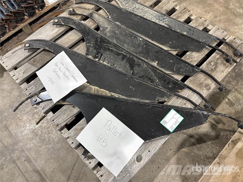 Quantity of (6) John Deere Conserva Pak Row Residu Andre komponenter