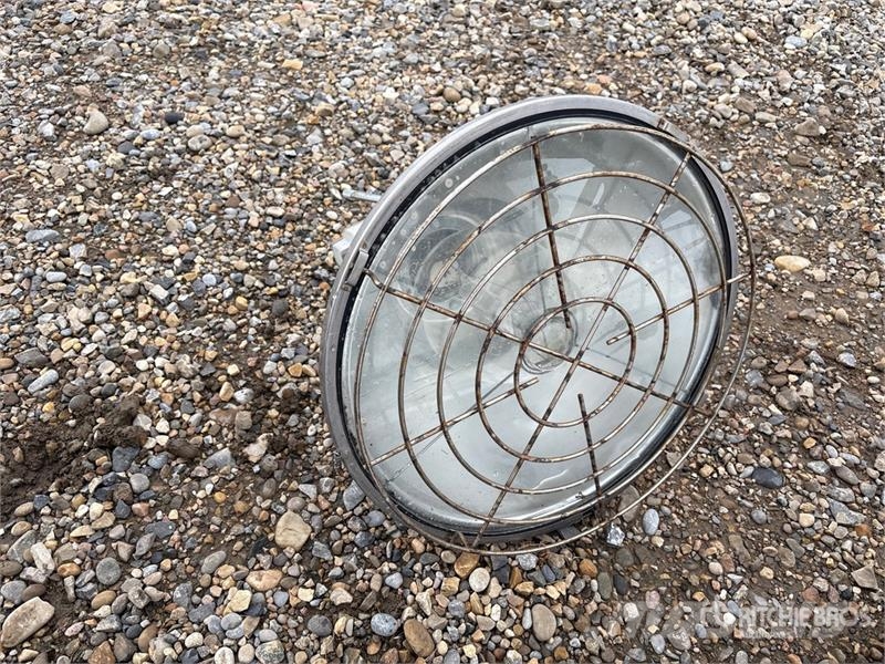  Quantity of (6) Lighting Fixtures Drugi deli