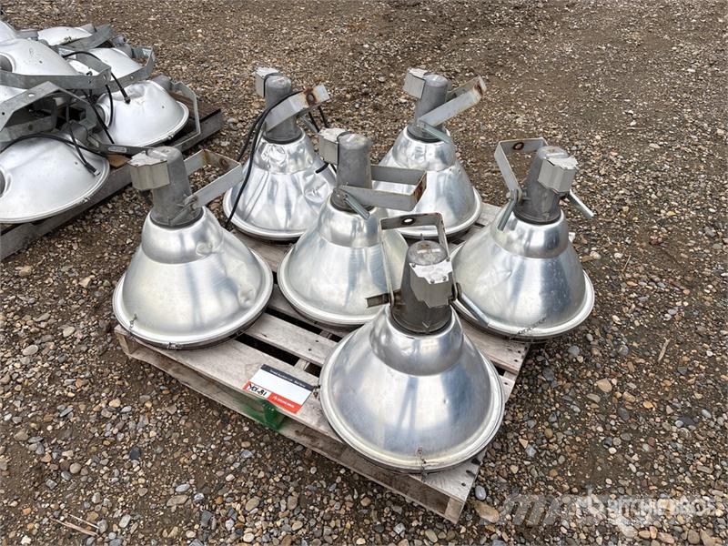  Quantity of (6) Lighting Fixtures Drugi deli